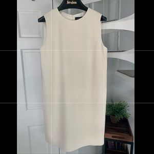 Theory Cream Dress
Size 8
Never warn